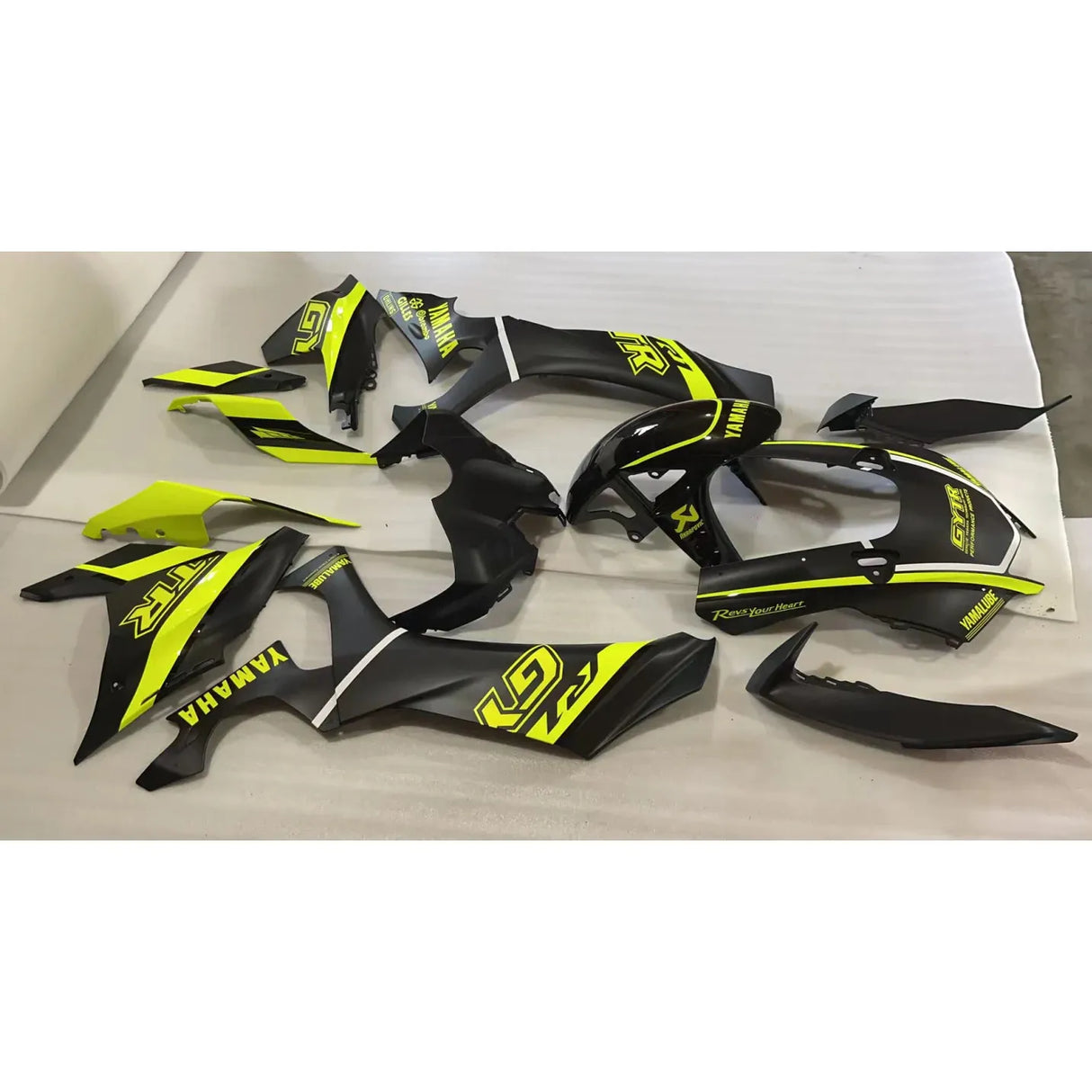 2020-2024 - Yamaha YZF R1 Black With Fluorescent Yellow Fairing Kit