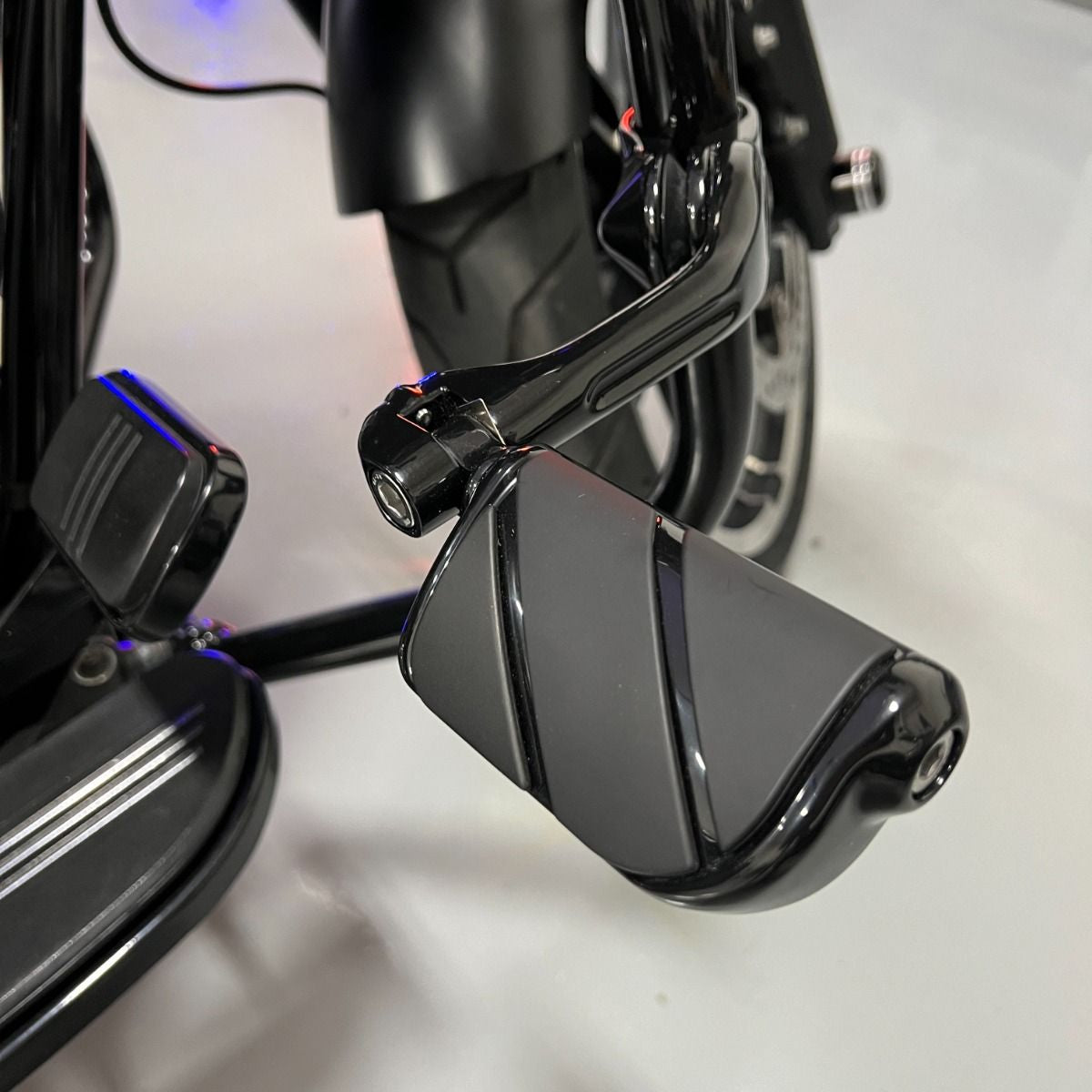 Hogworkz - Black Mustache Engine Guard / Crash Bar for Harley Dyna 2006-2017